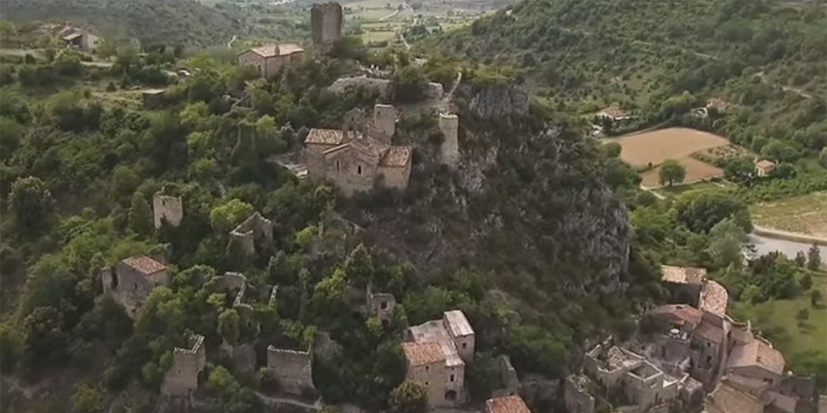 Le village de Rochecolombe aussi pittoresque que son nom !