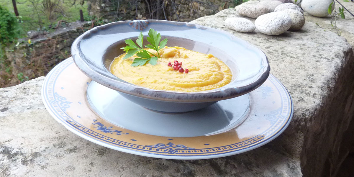 Butternut cream soup with pink berries