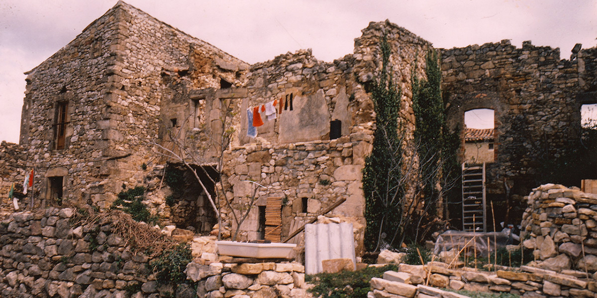 Our farmhouse in 1976-Detail of the facade