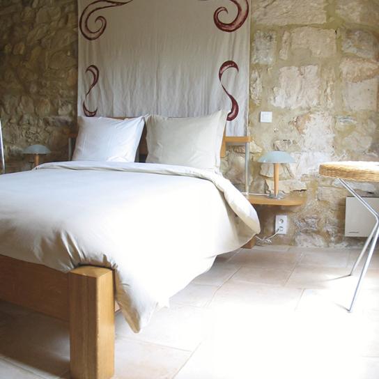 The guest room on the ground floor of the Mas d'Issoire