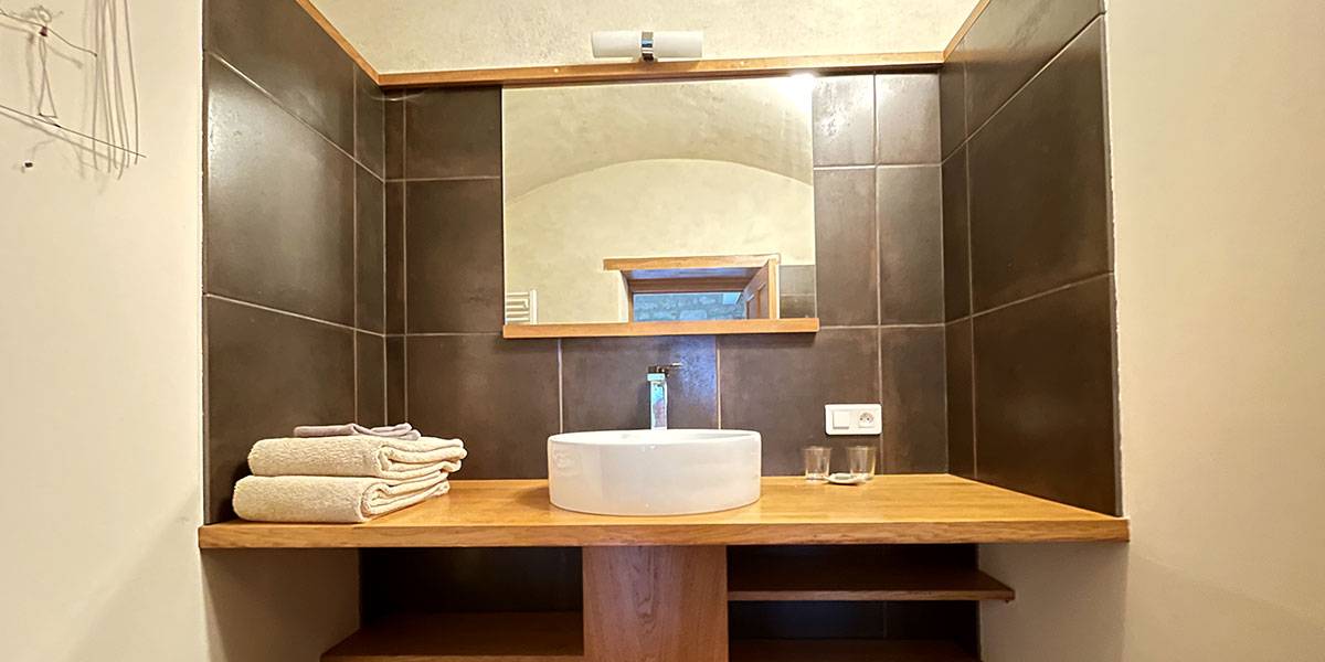 The guest rooms at the mas d Issoire: The sink of the Bathroom of the fourth bedroom